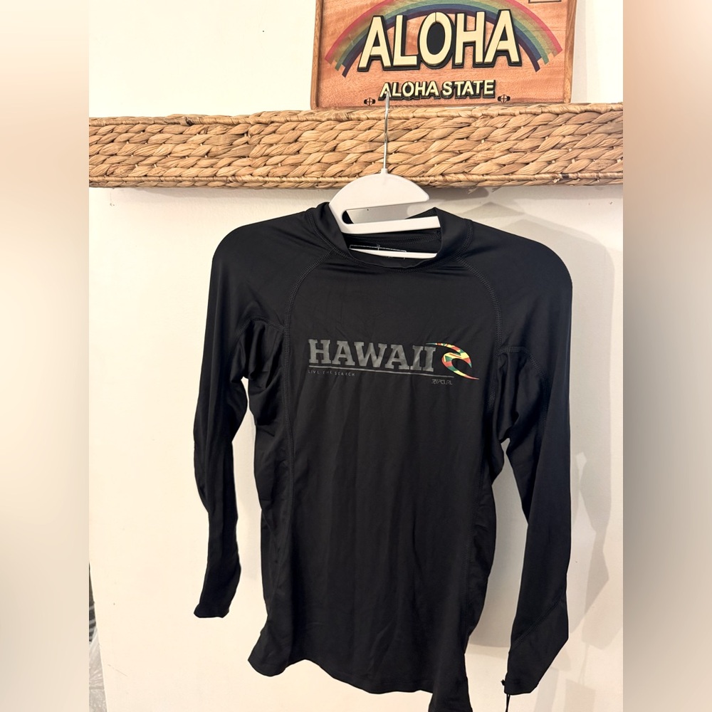 NWT Rip Curl UPF 50+Long-sleeve Hawaii black Rashguard Top Size small Unisex